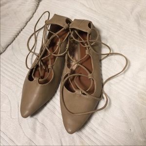 Old Navy tan/ beige lace up flats
